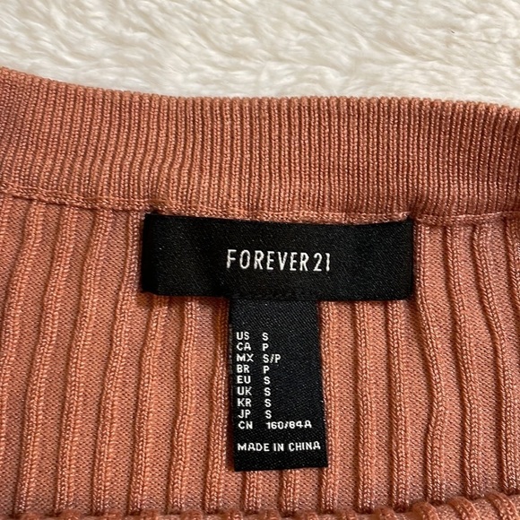 Forever 21 Stretchy‎ Crop Top - Picture 2 of 3
